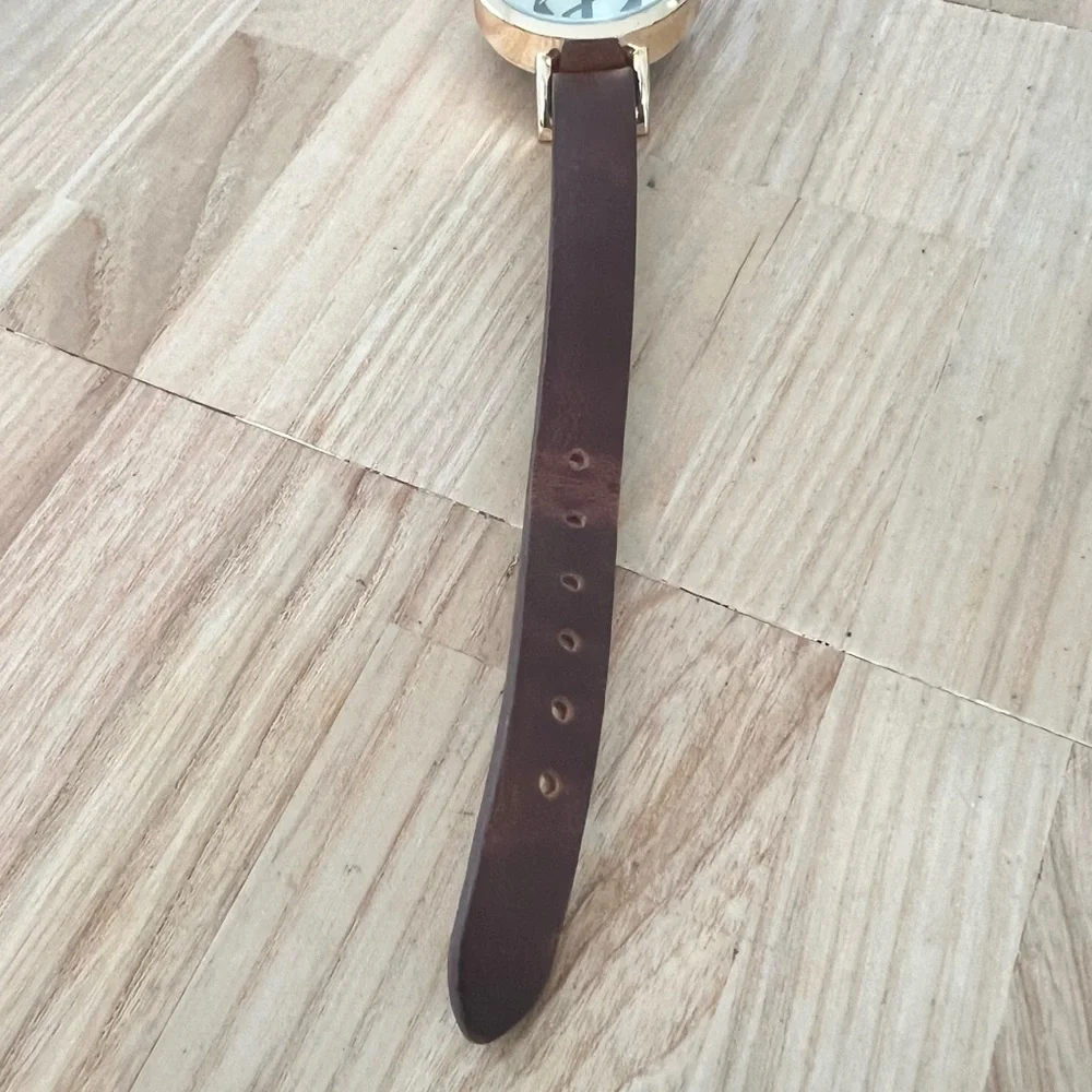 Unbranded ladies nautical gold tone fashion watch NEW BATTERY